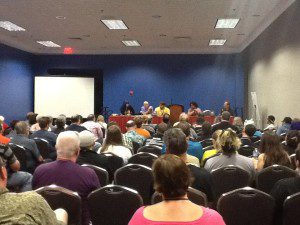 What a crowd! Stina Leicht runs the Sword&Sorcery panel.